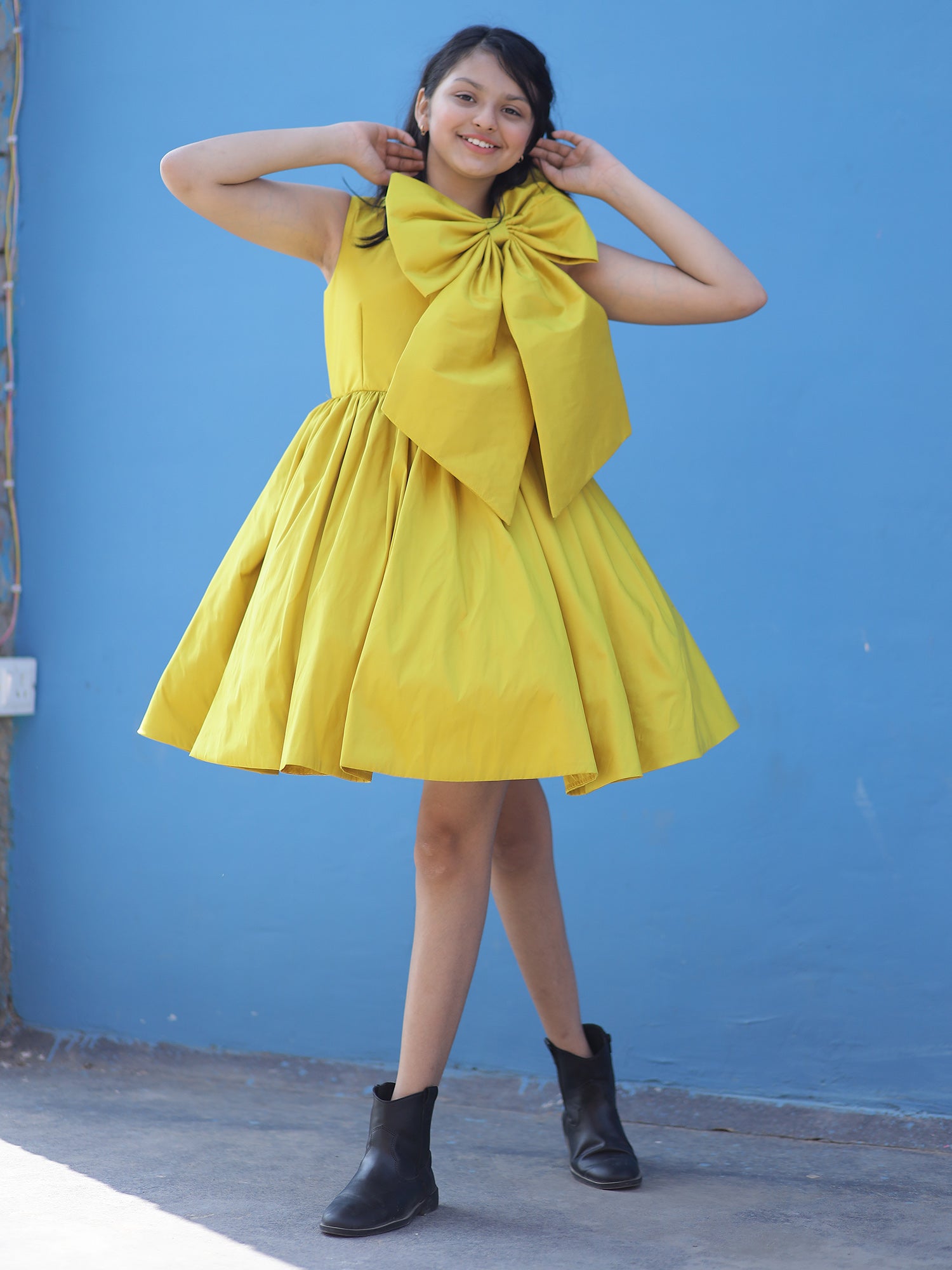 Sample Teens Yellow Taffeta Bow Dress
